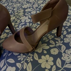 Clarks Tan Heels Classic Design